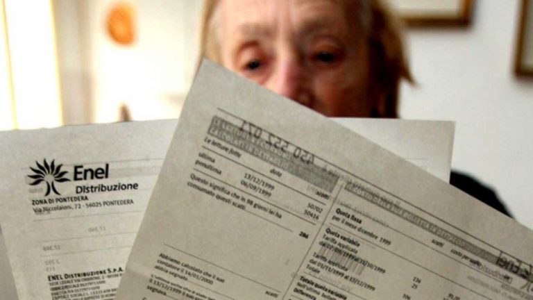 Bollette folli e pensioni sotto i 1000 euro: le prime vittime saranno gli anziani