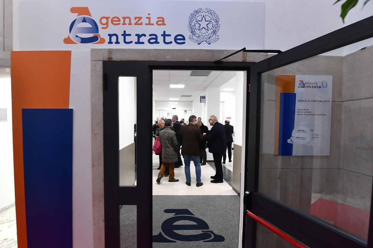 L'inaugurazione nuovi locali Agenzia delle Entrate di Genova nel 2020 - Investire sul web.